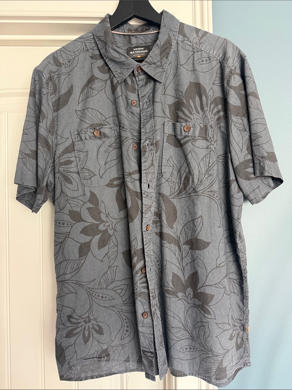 Quiksilver Gray Floral Short-Sleeve Button-Down Shirt